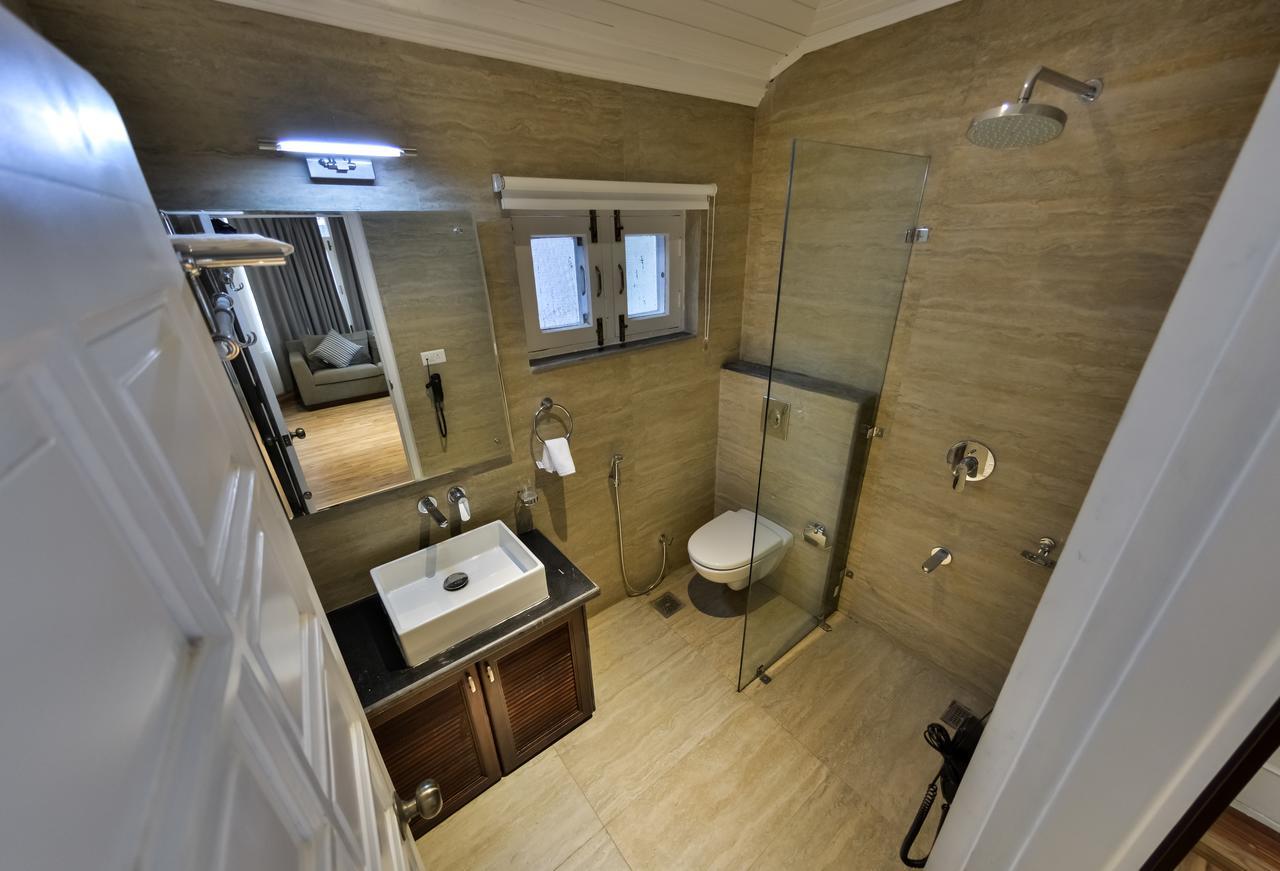 Hotel Metropolis Srīnagar Zewnętrze zdjęcie