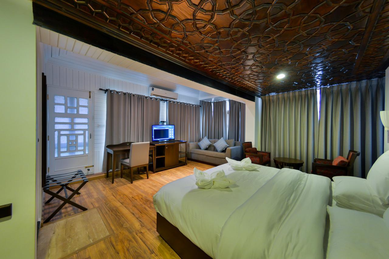 Hotel Metropolis Srīnagar Zewnętrze zdjęcie