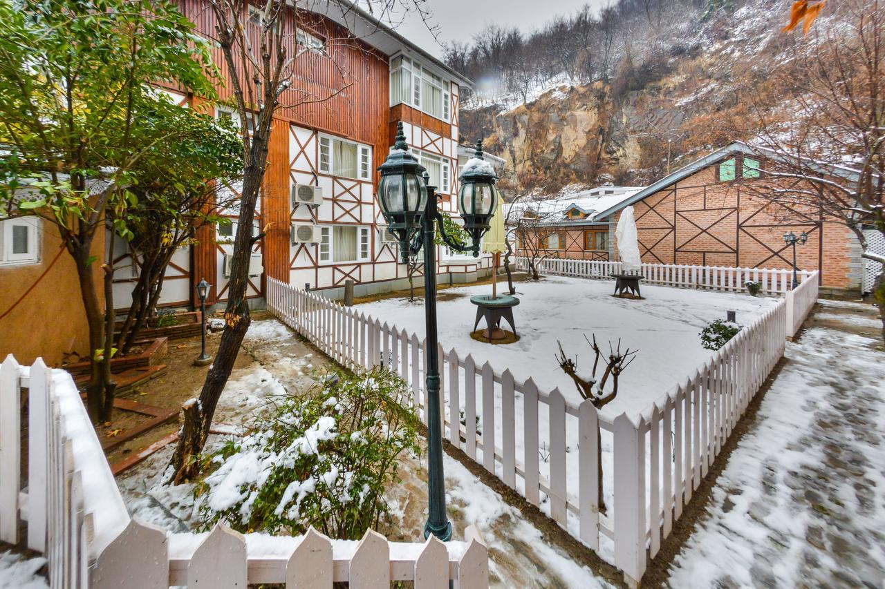 Hotel Metropolis Srīnagar Zewnętrze zdjęcie