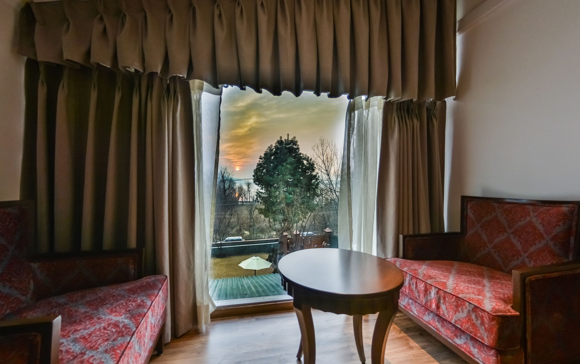 Hotel Metropolis Srīnagar Zewnętrze zdjęcie